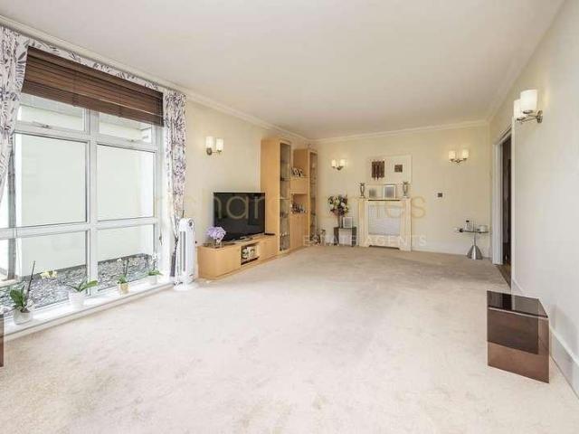 3 bed flat for sale