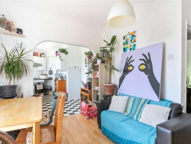 3 bed flat for sale