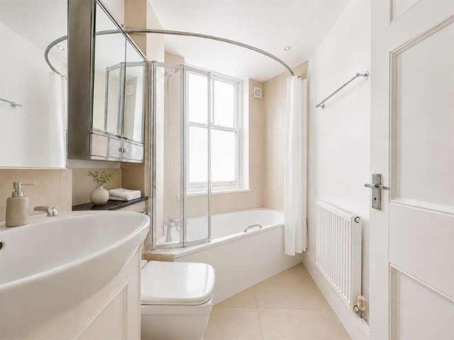 3 bed flat for sale