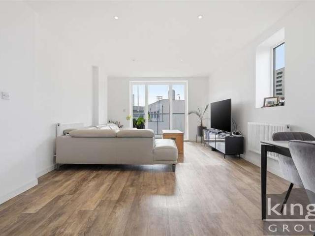 3 bed flat for sale
