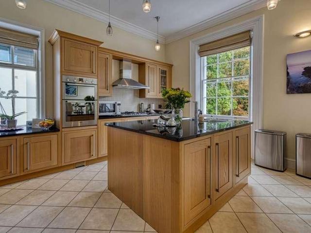 3 bed flat for sale