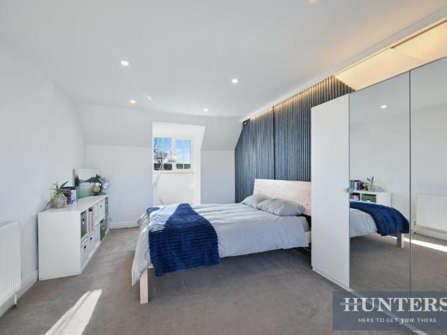 3 bed flat for sale