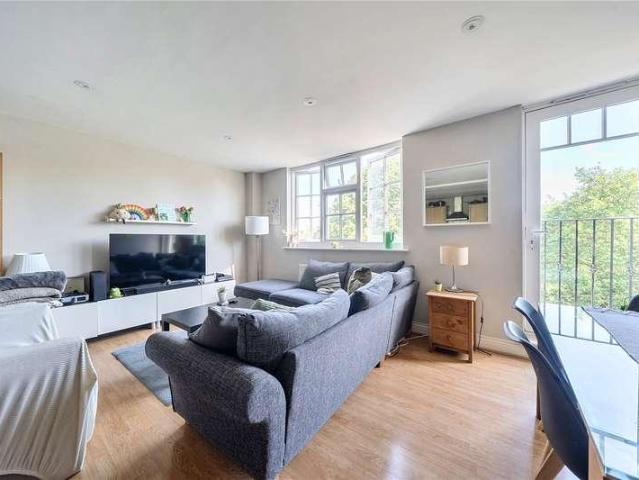 3 bed flat for sale