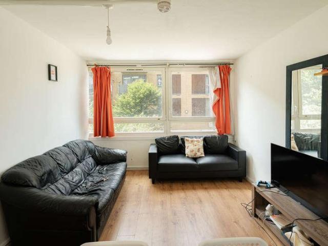 3 bed flat for sale