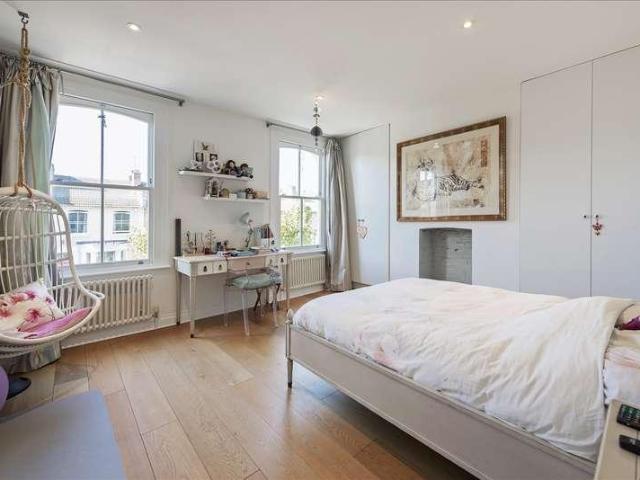 3 bed flat for sale