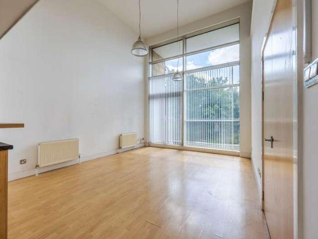 3 bed flat for sale