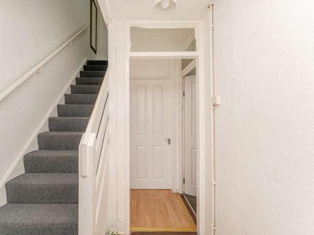 3 bed flat for sale