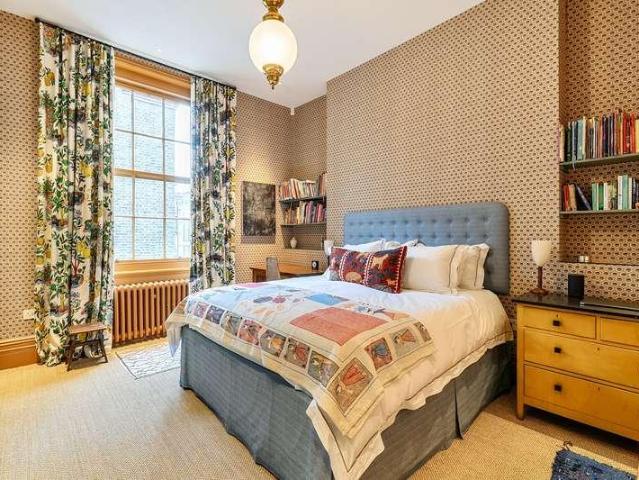3 bed flat for sale