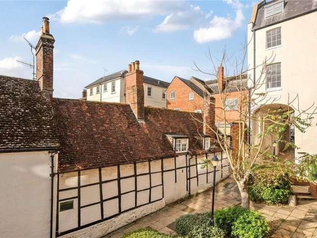 3 bed flat for sale