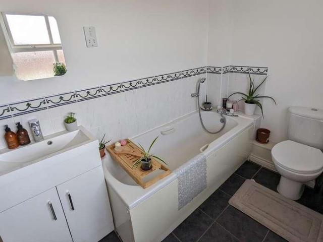 3 bed flat for sale