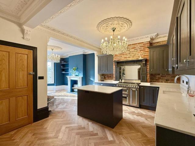 3 bed flat for sale