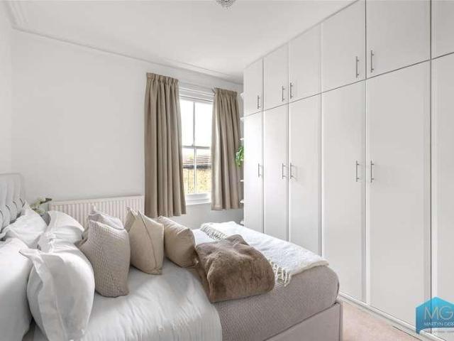 3 bed flat for sale