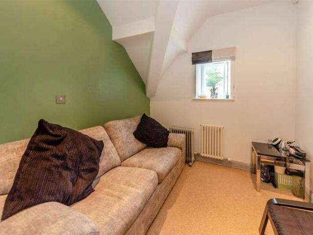 3 bed flat for sale