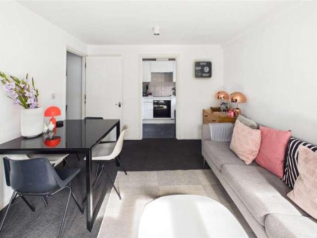 3 bed flat for sale