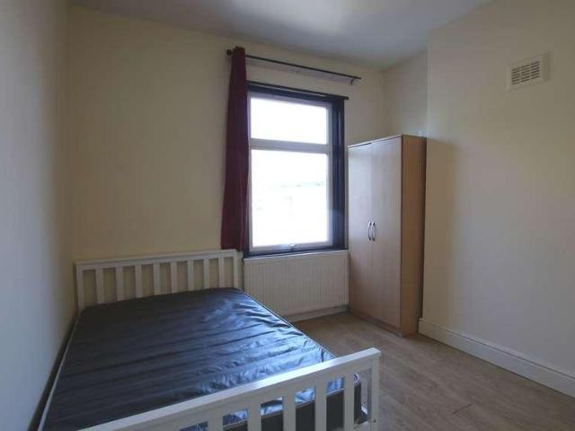 3 bed flat for sale