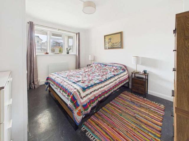 3 bed flat for sale