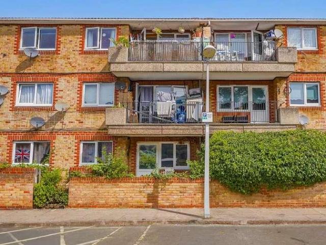 3 bed flat for sale