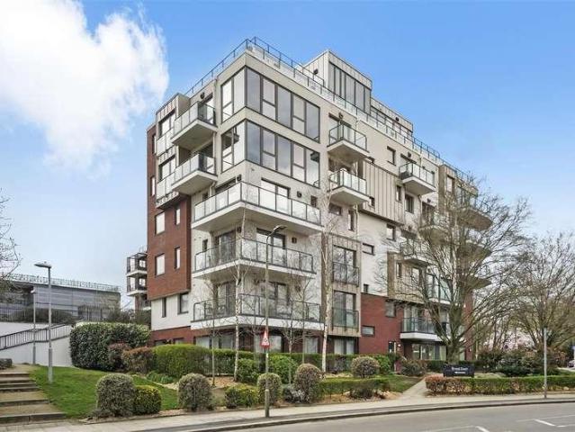 3 bed flat for sale