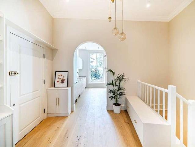 3 bed flat for sale