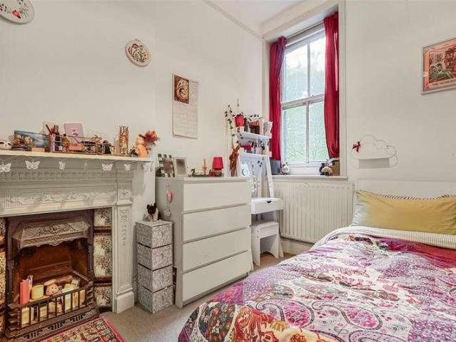 3 bed flat for sale