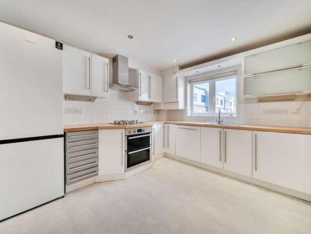 3 bed flat for sale