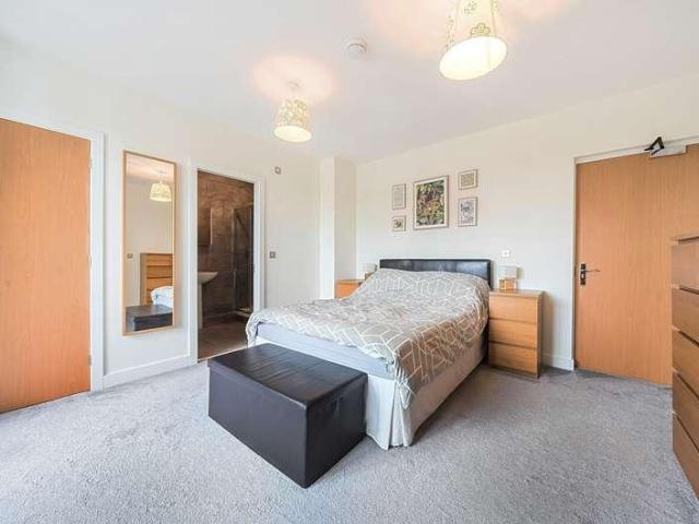 3 bed flat for sale