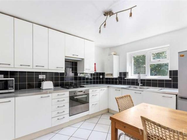 3 bed flat for sale