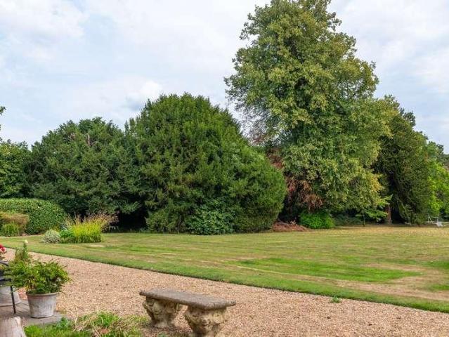 3 bed flat for sale