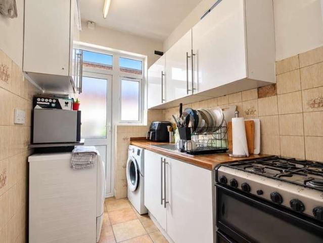 3 bed flat for sale