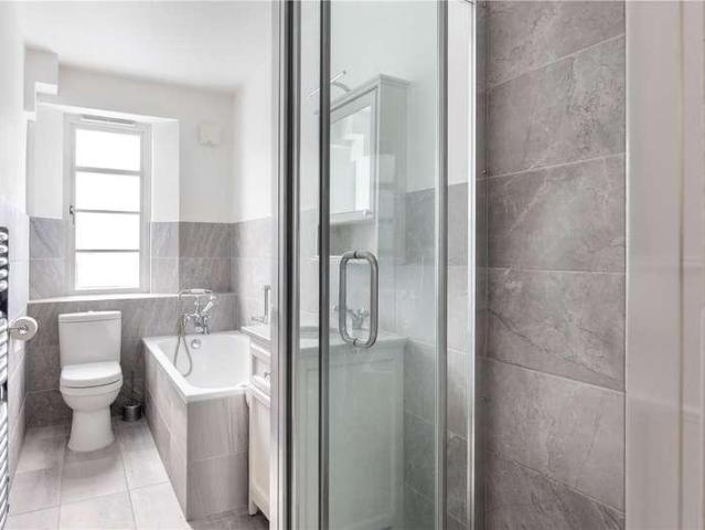 3 bed flat for sale
