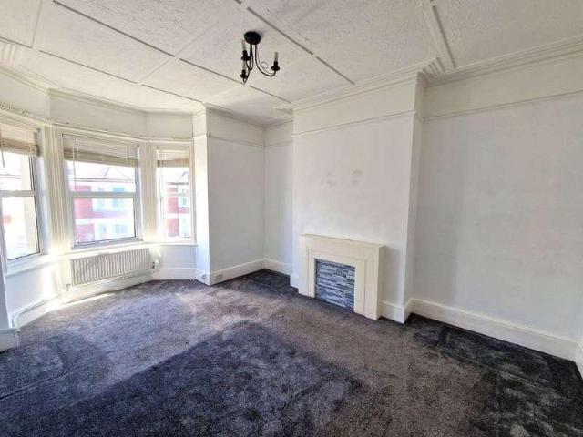 3 bed flat for sale