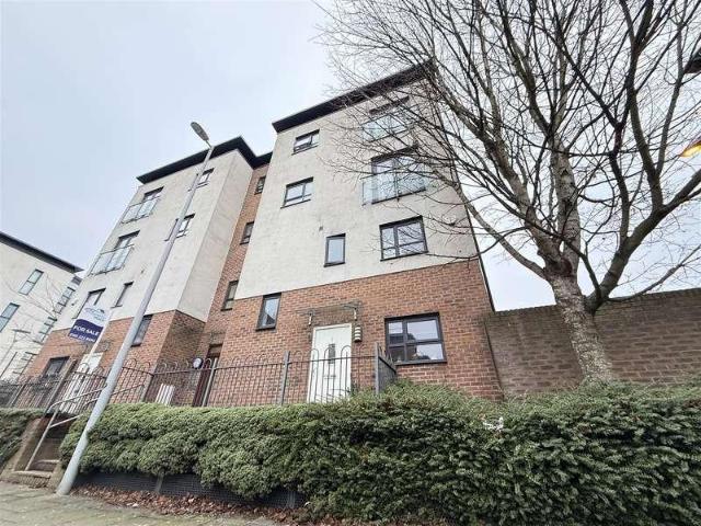 3 bed flat for sale