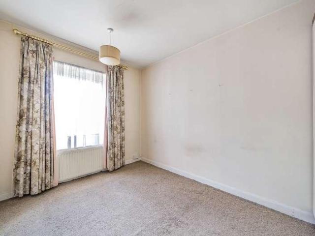 3 bed flat for sale