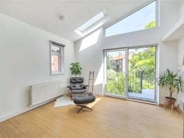 3 bed flat for sale