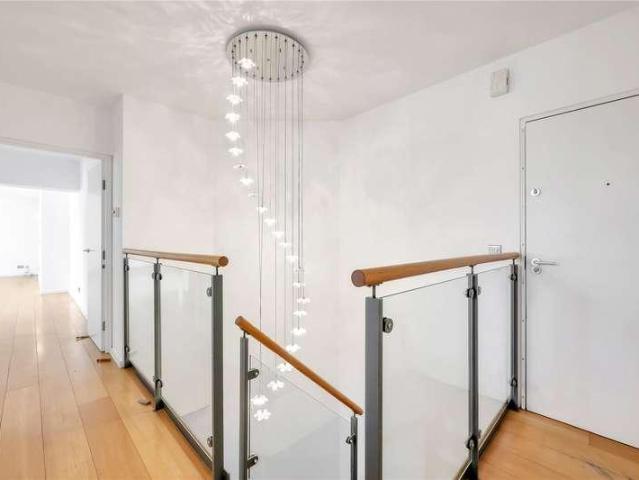 3 bed flat for sale