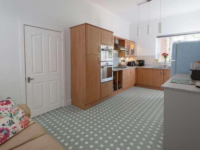 3 bed flat for sale