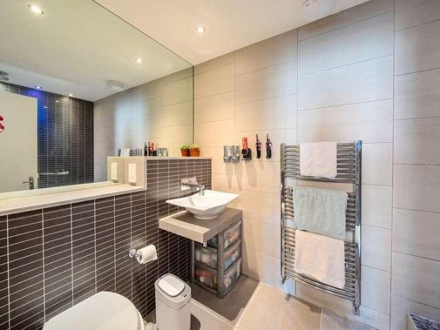 3 bed flat for sale
