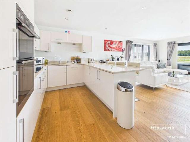 3 bed flat for sale
