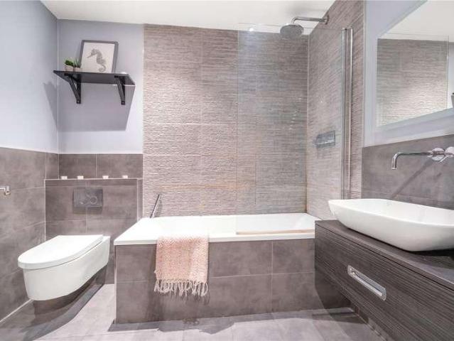 3 bed flat for sale