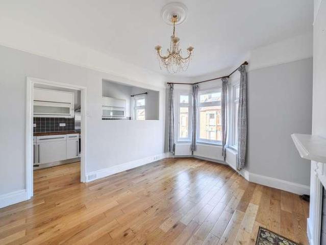 3 bed flat for sale