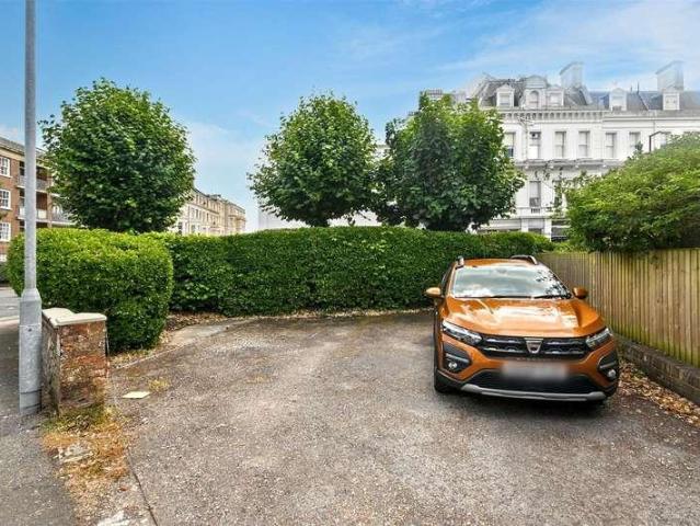 3 bed flat for sale