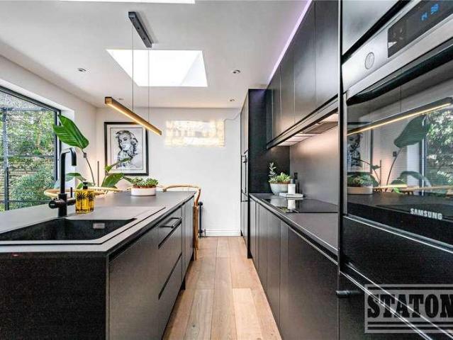 3 bed flat for sale