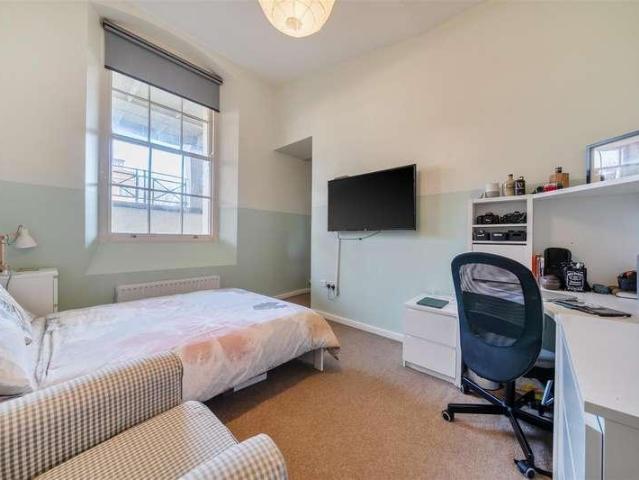 3 bed flat for sale