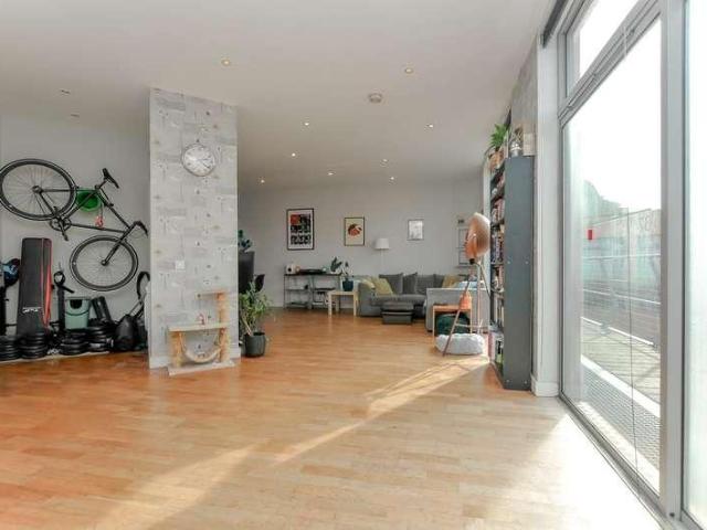 3 bed flat for sale