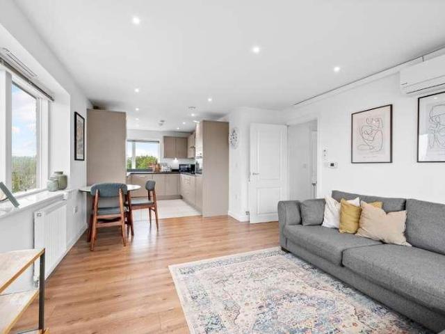 3 bed flat for sale
