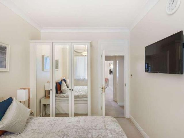 3 bed flat for sale