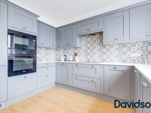 3 bed flat for sale