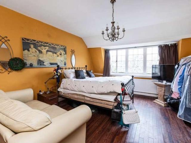 3 bed flat for sale