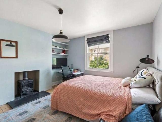 3 bed flat for sale