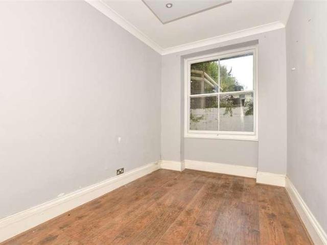 3 bed flat for sale